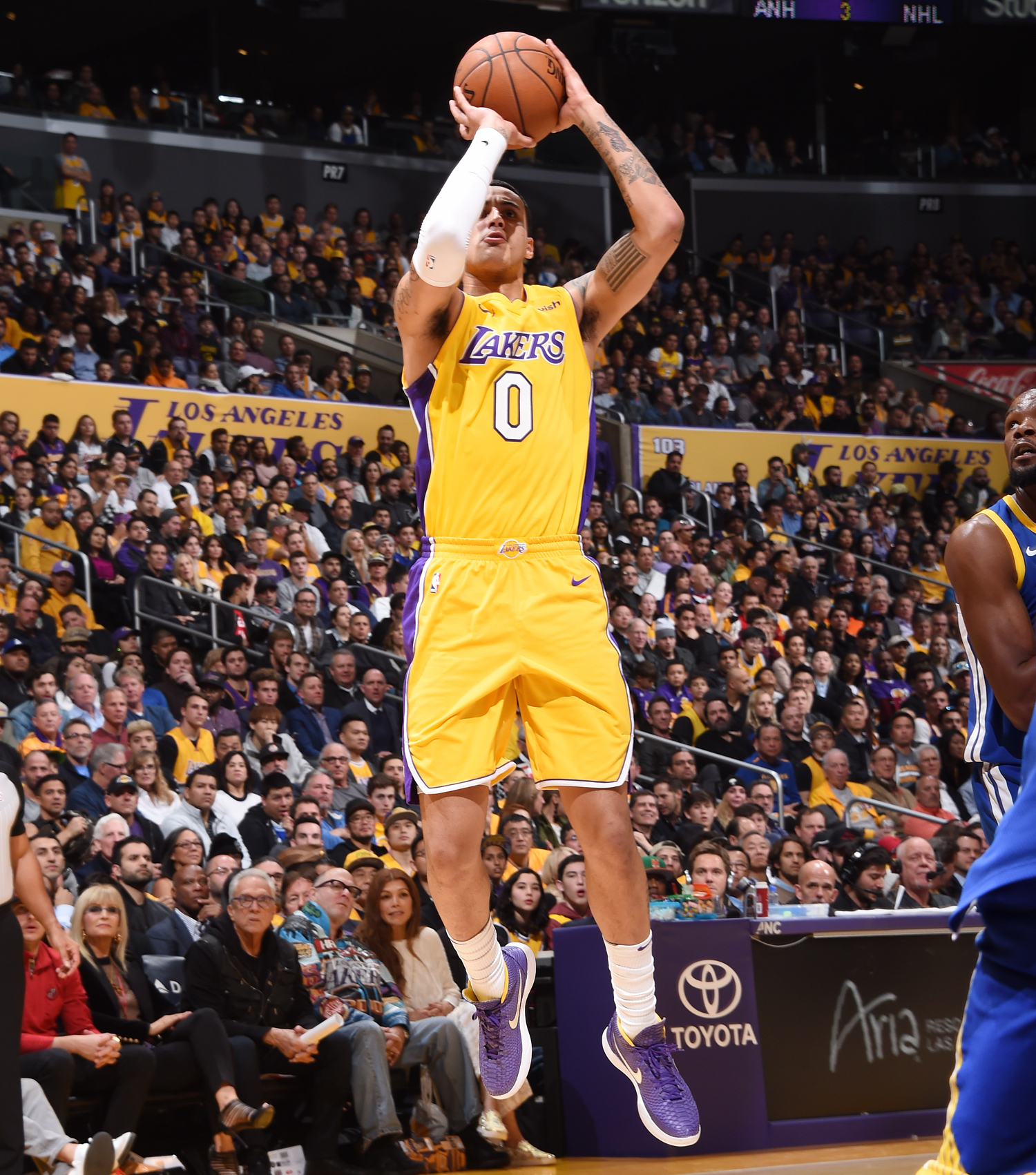 英格拉姆adidas篮球鞋,英格拉姆尼克杨拉塞尔