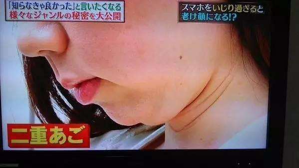 玩手机会变丑是真的吗,熬夜玩手机真的会变丑吗