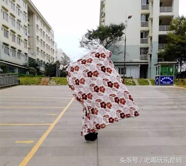 这两天德宏拽伤了，和全世界对话都是：我20度！