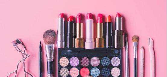 耳朵边长痘痘是什么原因,眉毛处长痘痘是什么原因