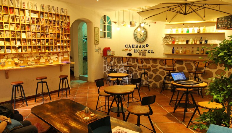 青旅旅游住哪里最好,旅游住青旅还是民宿