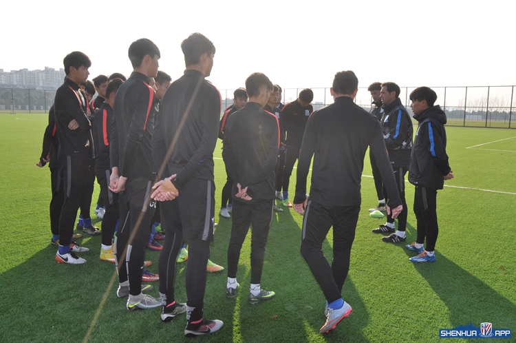 绿地申花U17梯队瞻仰*共中**一大会址不忘初心开启新征程