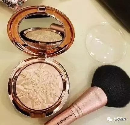 圣诞彩妆哪个最好卖,圣诞节买什么彩妆好呢