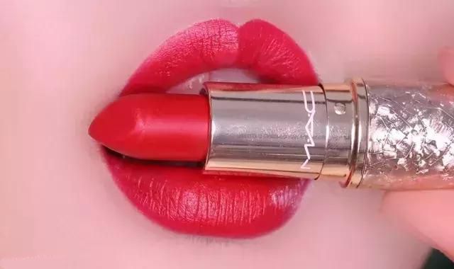 纪梵希搞婚庆，MAC卖寿桃？外国大牌到底对我们的春节有什么误解