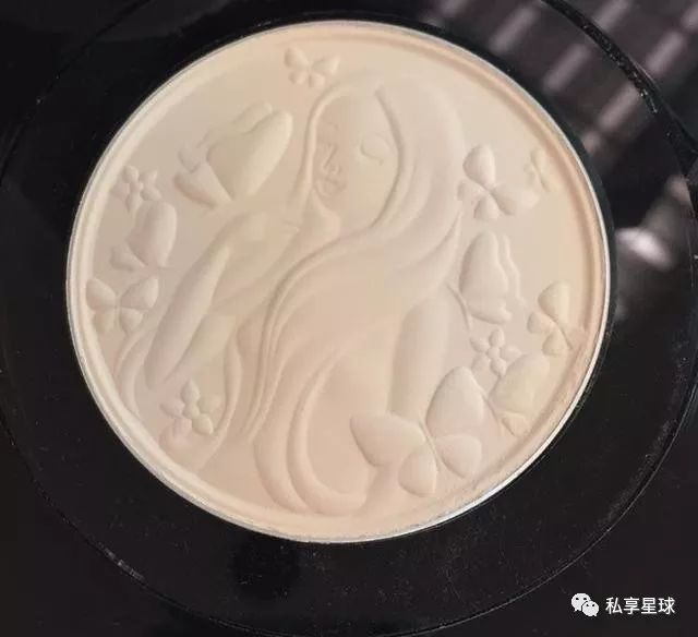 圣诞彩妆哪个最好卖,圣诞节买什么彩妆好呢