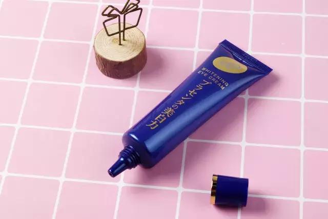 一个月两千块钱的工资买的化妆品,一个月2000块钱想买的东西很多