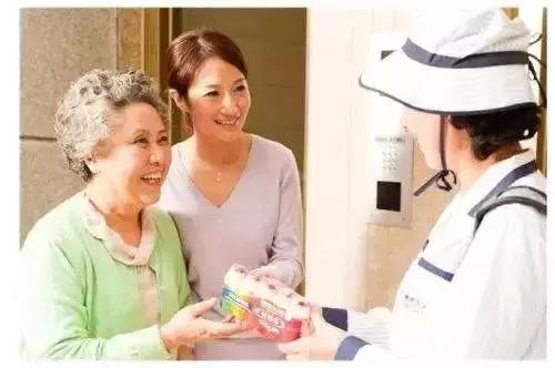 一瓶只卖2.2元小奶的公司,一年赚了36亿