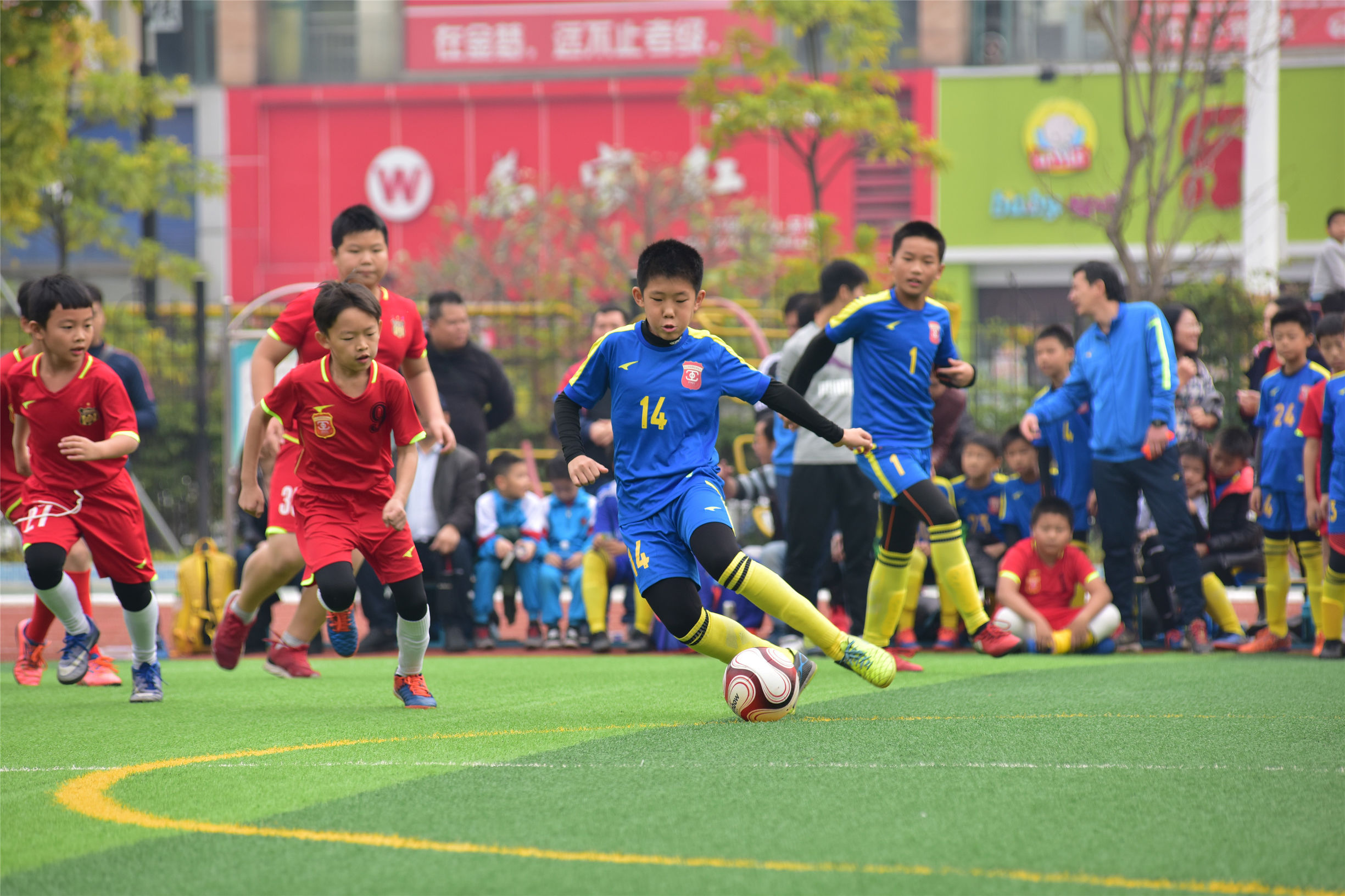 香港明星足球队9月10日,香港明星足球队深圳公益赛实况