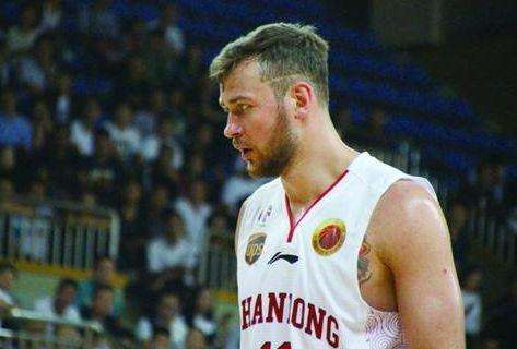 身高薪水最高、高开低走、女友抢镜！鲁能佩莱山东男篮莫泰神同步