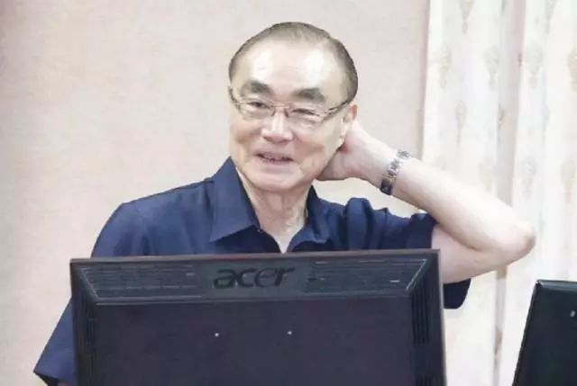 美国军舰可以自己停靠吗,美国军舰可以避开也门胡塞吗