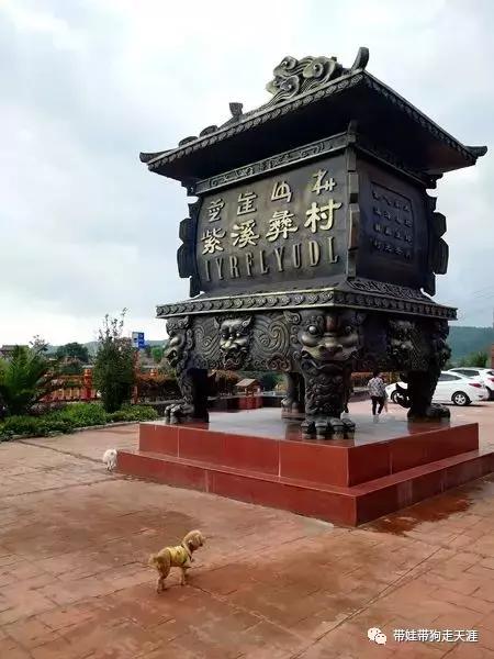 带孩子丽江自驾游,宝妈开着车带熊孩子兜风文案