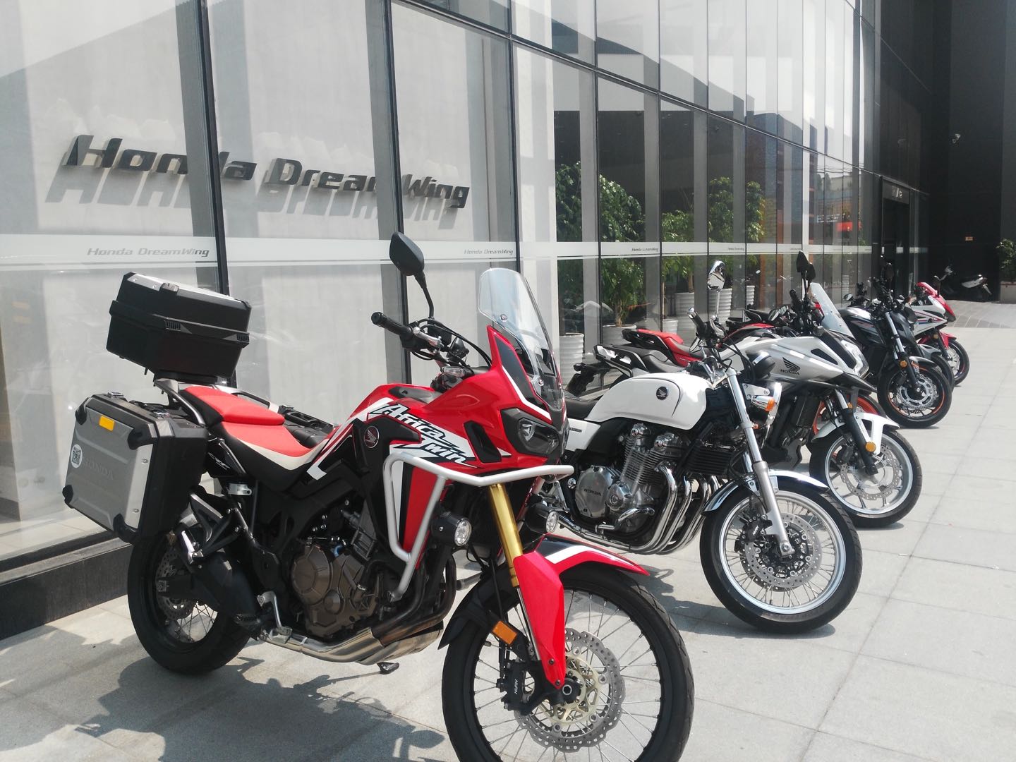 本田hondadreamwing官网,欧洲本田摩托车探店