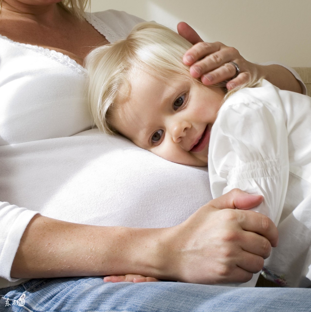 女人产后掉头发怎么回事,孕妇产后都会掉头发吗