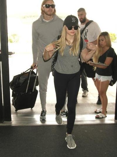 小贝大儿子与女友,小贝长子官宣订婚