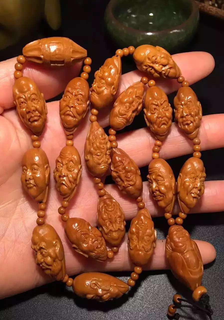 文玩橄榄核雕刻手串出售,橄榄核雕刻的文玩怎么盘好看