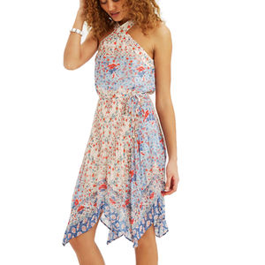 五一帮你搭：吊带裙PK碎花裙，去海边你更爱哪个？