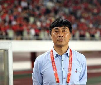 直播中超建业与延边比赛,双外援破门老牌劲旅迎开门红