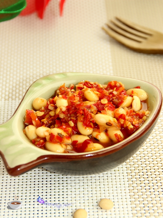 彩椒酱拌饭拌面非常好吃,在家自制万能香菇酱拌饭拌面口感