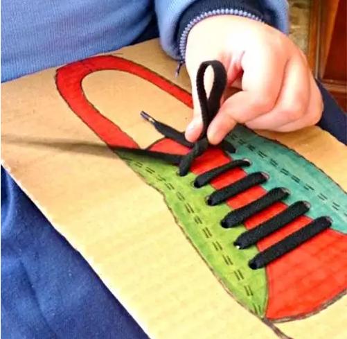 用废纸板可以给孩子做什么玩具呢,用废纸壳可以给孩子做哪些玩具