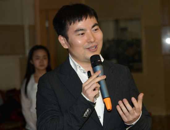 他是央视名嘴,谭咏麟张学友巅峰对决