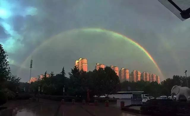 洛阳暴雨过后突现罕见双彩虹,河南洛阳双彩虹
