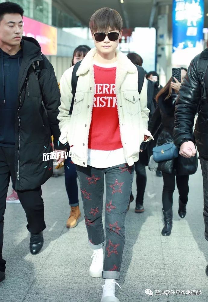 明星*服私**｜李宇春王丽坤吴昕机场*服私**，活动*服私**搭配