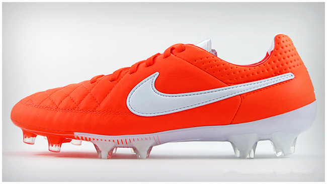 流行易逝经典永存——欧冠赛场上的顶级战靴