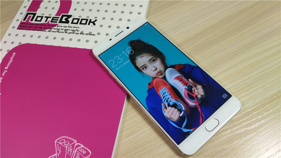 明明可以靠颜值偏偏你要拼实力,明明能靠脸偏偏拼才华