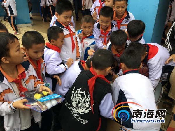 暖冬行动志愿活动,青少年足球公益活动