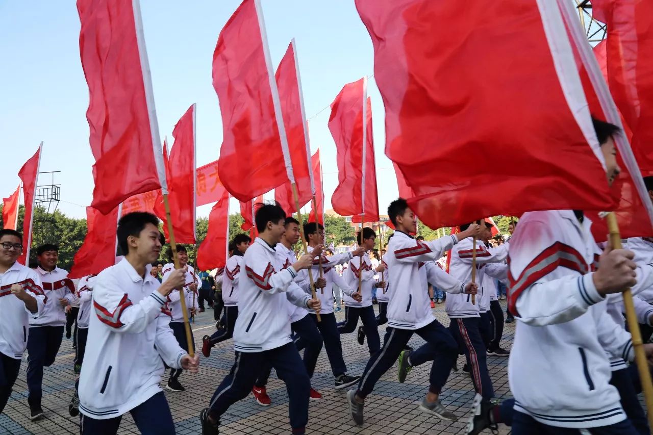 全城沸腾,全城火热人山人海