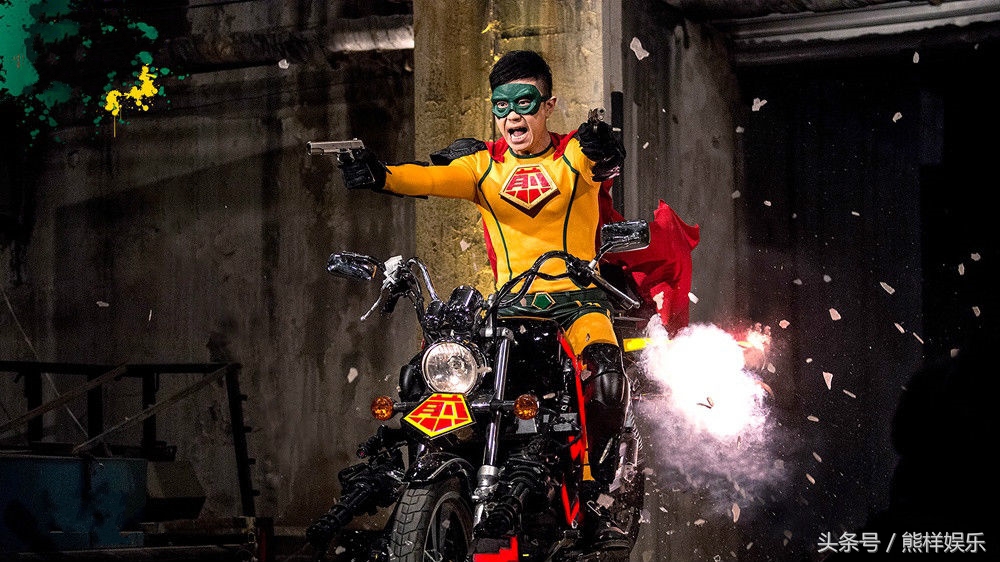 大鹏第一次见缝纫机乐队不再犹豫,煎饼侠大鹏重新拍屌丝男士