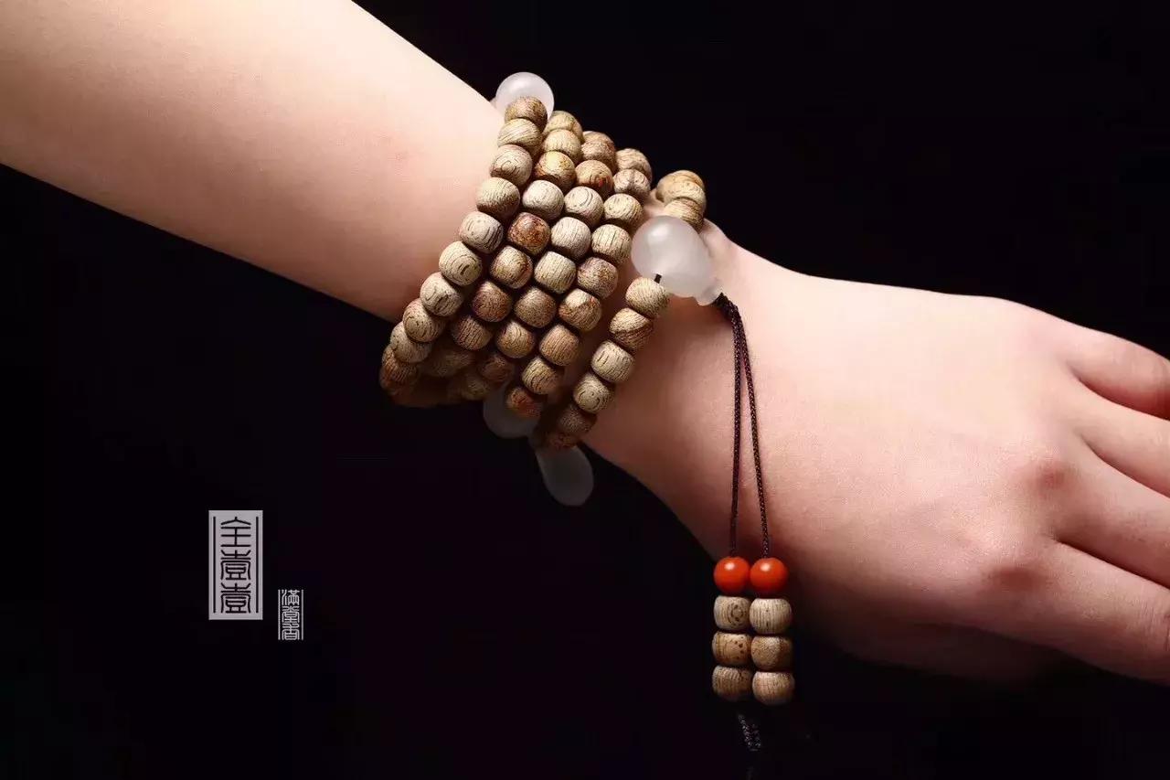 南红手串戴四圈太紧怎么办,手串弹力线四圈太松五圈太紧