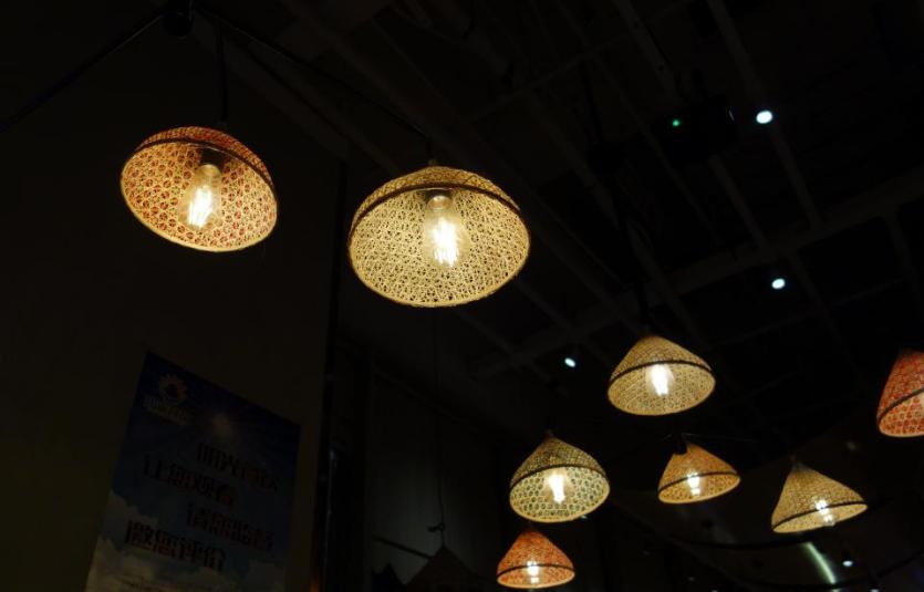 圣诞节热恋生活日记,开着轩逸陪女朋友搜集北京的圣诞树