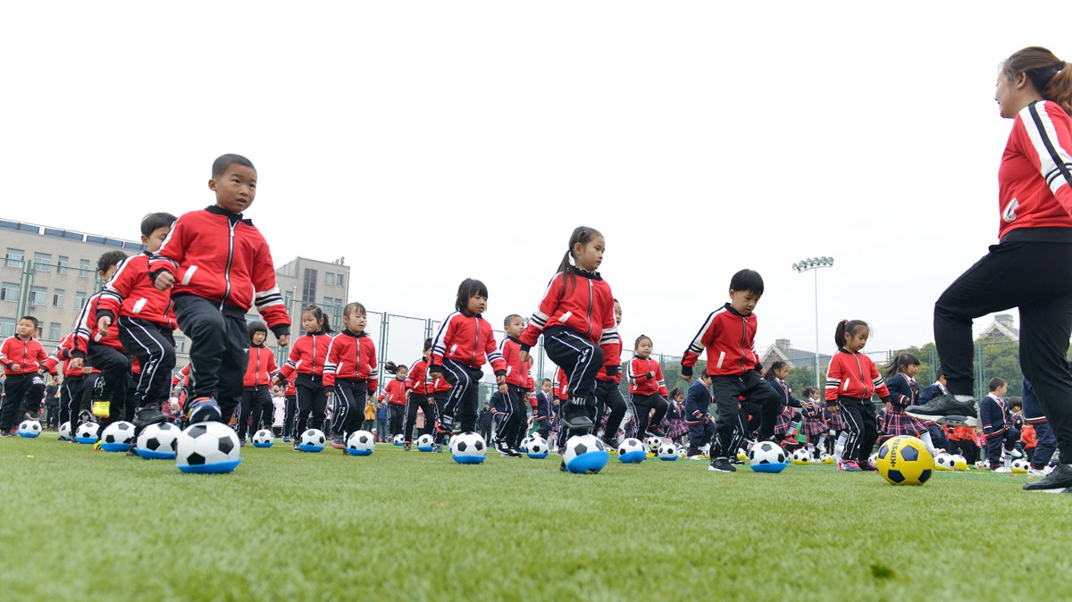 江苏太仓：“香花娃娃”显风采校园足球彰魅力