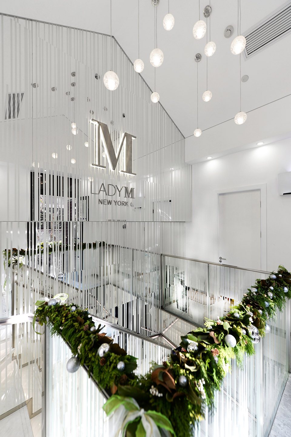 lady m 巧克力棋盘6寸多少钱 (lady m新天地门店是哪个市的)