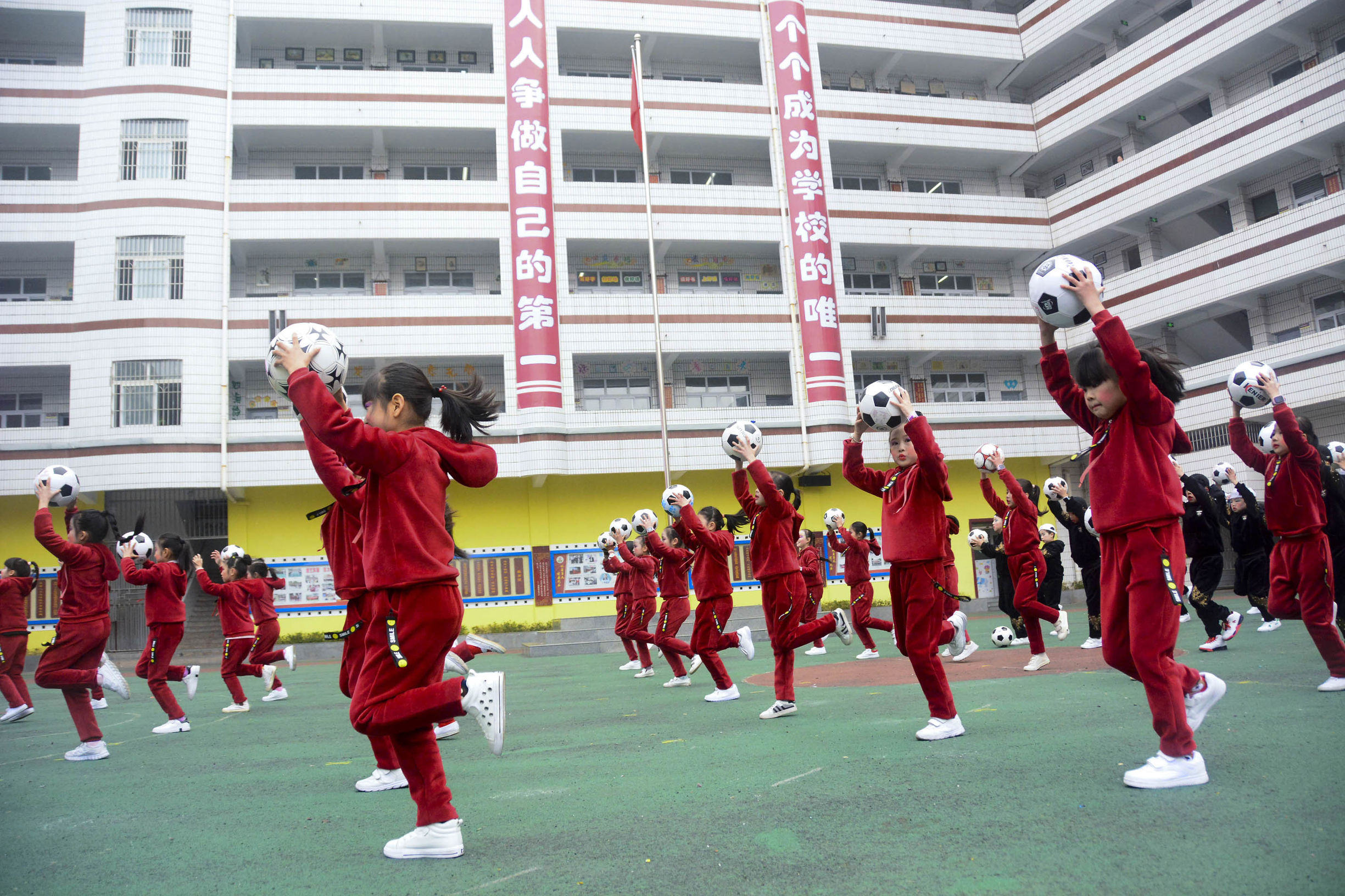 三小校运会啦啦操,巴中市巴州区三小足球操