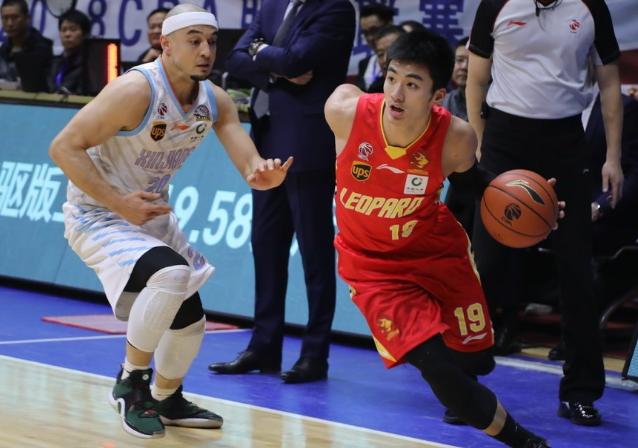 新疆队亚当斯最近的状况,新疆队最新消息亚当斯