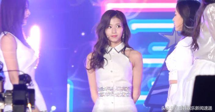 头上蝴蝶结不合作TWICESana妙招一秒解决