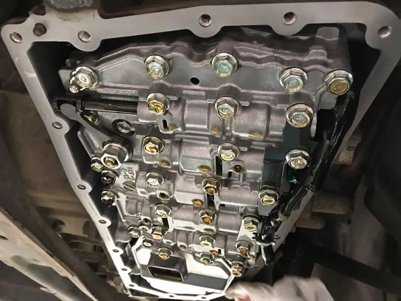 老迈腾和新迈腾综合测评,7年车大保养都需要做什么