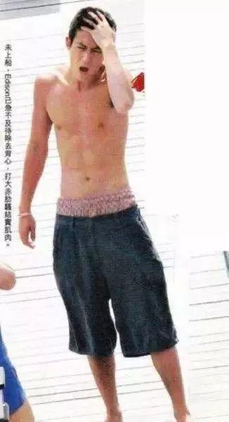 「不只是篮球」我的18岁,半截CK*裤内**,一个人的兵荒马乱