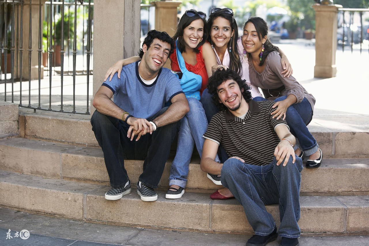 掉色的黑衣服怎么补色,掉色的补救办法