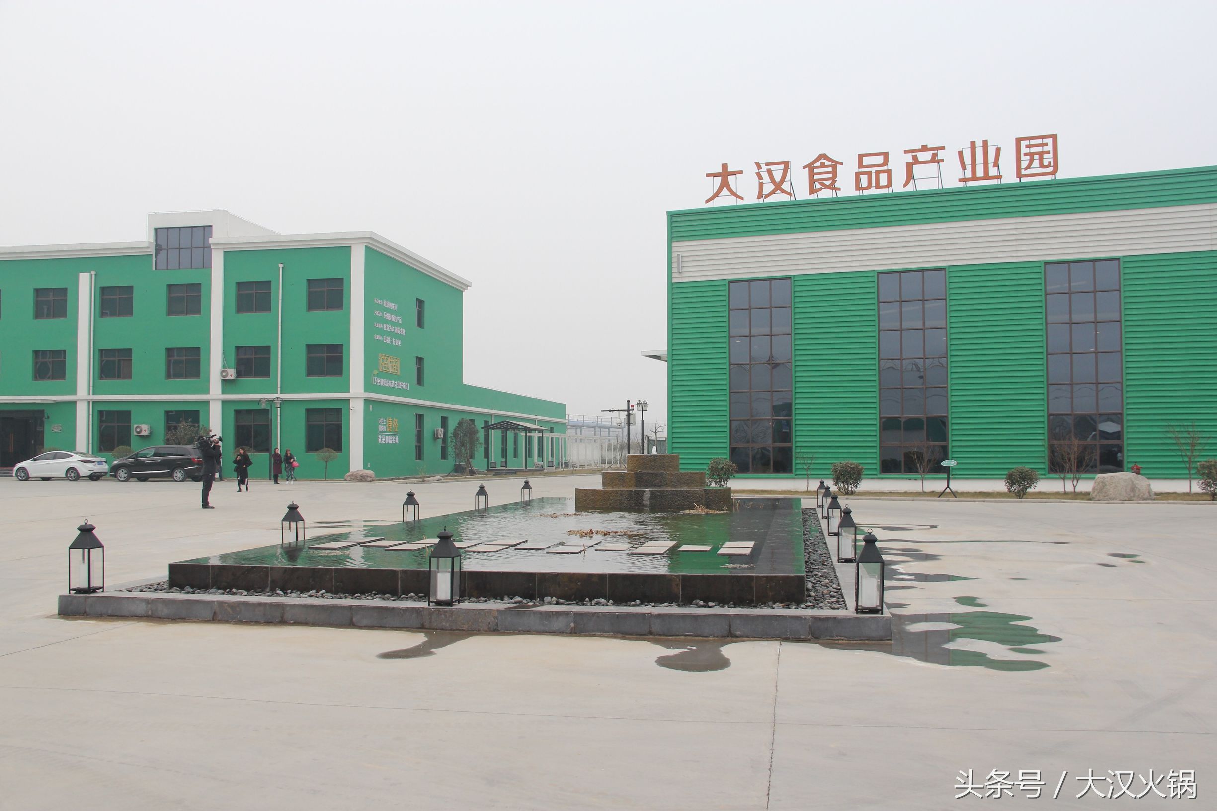 他在濮阳建了个34000平米的火锅基地，就为卖一份人均50元的火锅