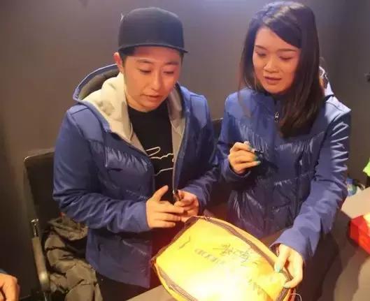 「世界冠军来啦！」李宁“国力印象”省体旗舰店扬帆起航！