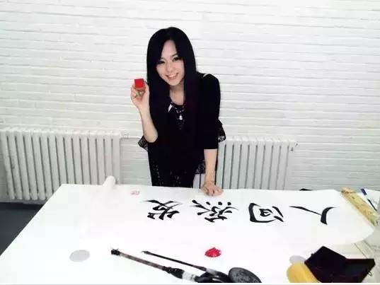 从今往后，苍老师只跟这个人睡了，宅男们羡慕吗？