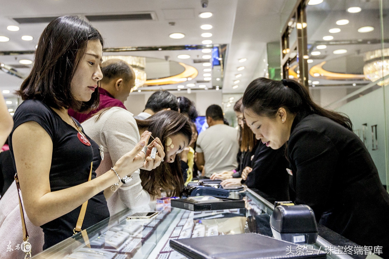 怎样度过珠宝店的“痛经期”
