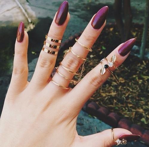 戒指戴在哪个手指最合适女生,戒指的戴法和意义十个手指女生