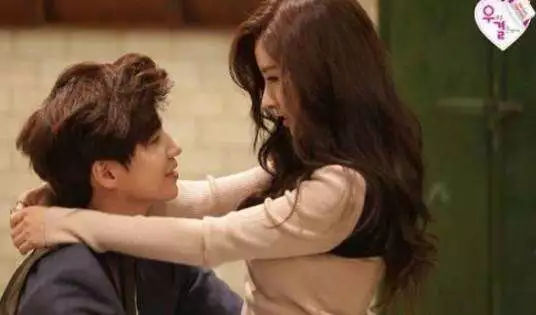 世人都说太相似的两个人不适合在一起我想这是最好的答案