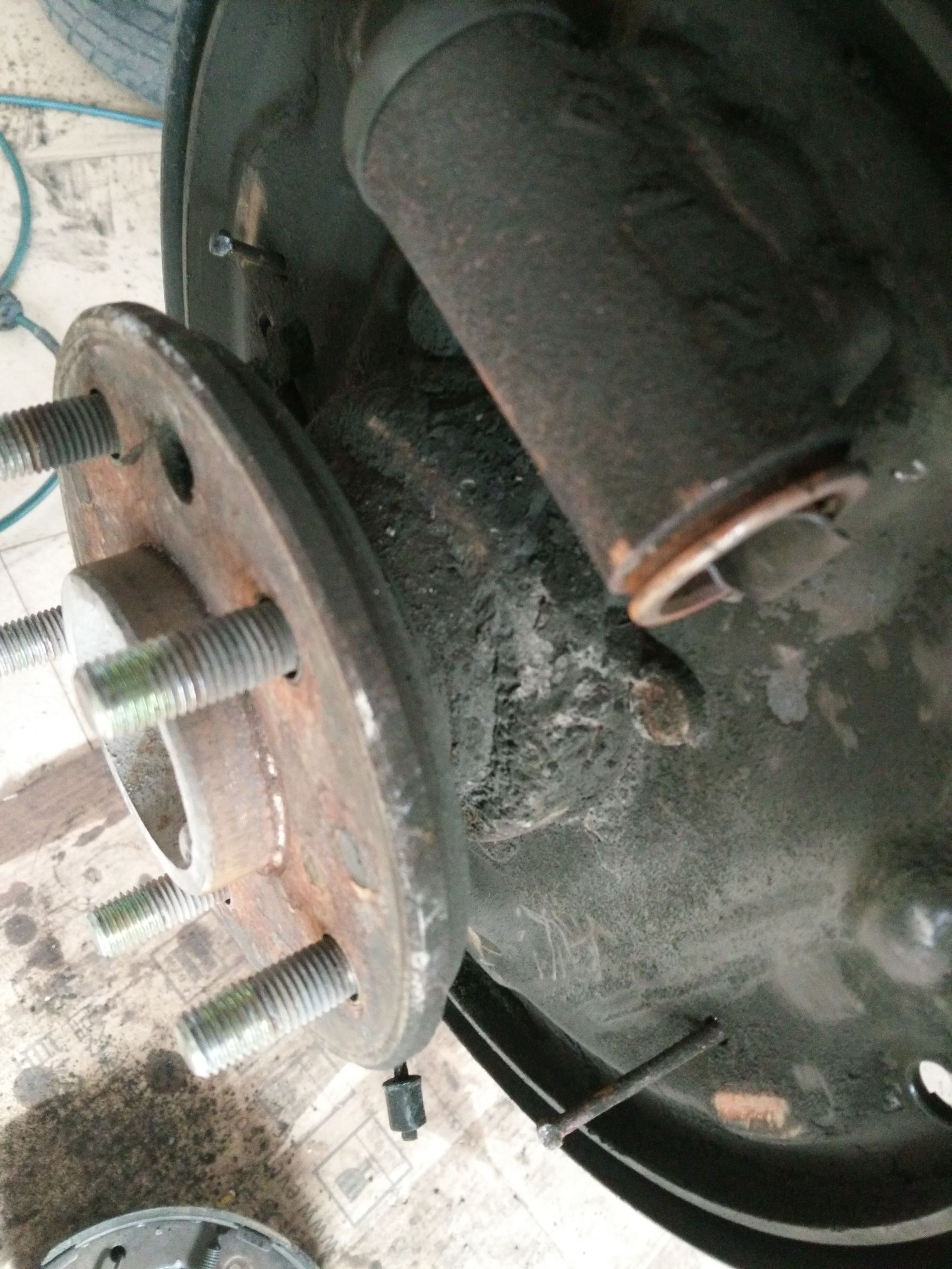 刹车失灵多踩几下就好了什么原因,刹车突然失灵了该如何制动