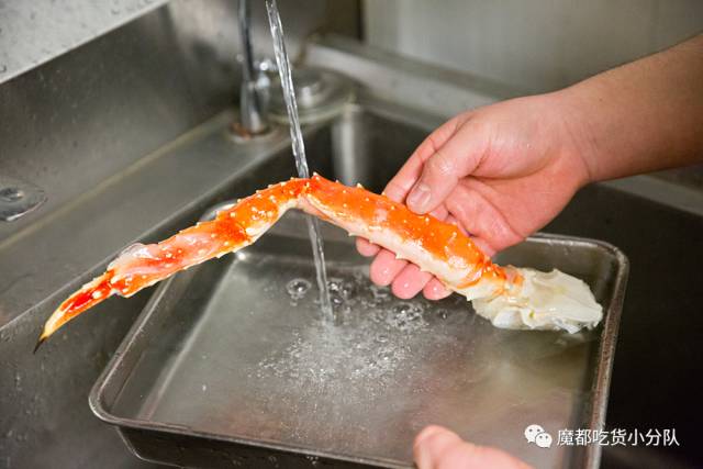 日本铁路公司直营的日料店，会隐身