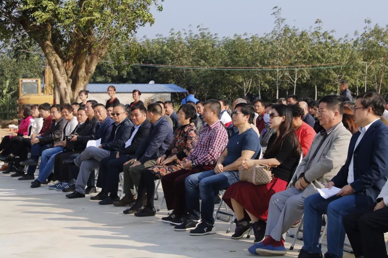 幸福都是奋斗出来的！2018年第一天，白沙南班村195户村民喜迁新居